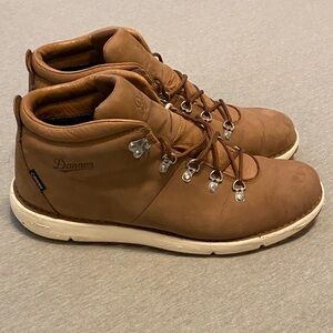 Men’s Danner Tramline 917 boots